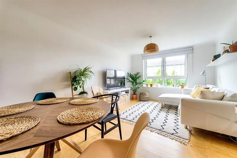 Chic Modern Apartment In Leith Edinburgh