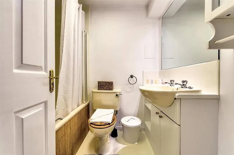 Chic Modern Apartment In Leith Edinburgh