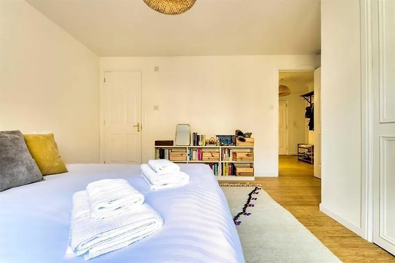 Chic Modern Apartment In Leith Édimbourg